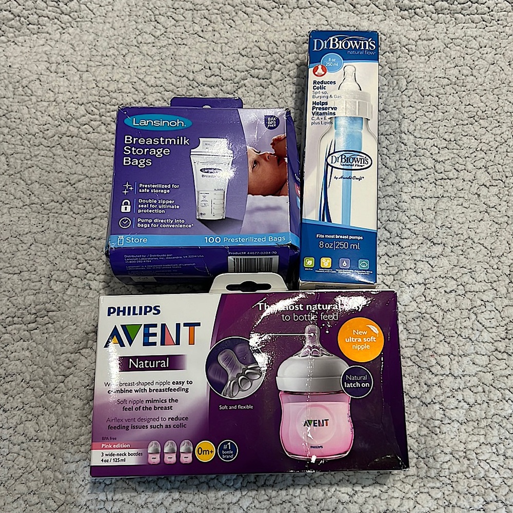 Newborn Baby Girl Bottles and Breastmilk Storage Bags baby bundle (NEW)